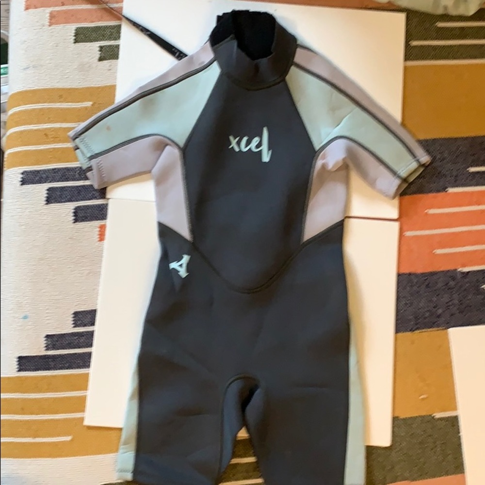 XCEL Girls wetsuit size 6 years old